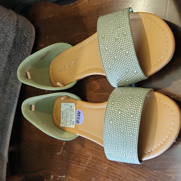 Flats- cute size 8.5Wide - Picture 1 of 4